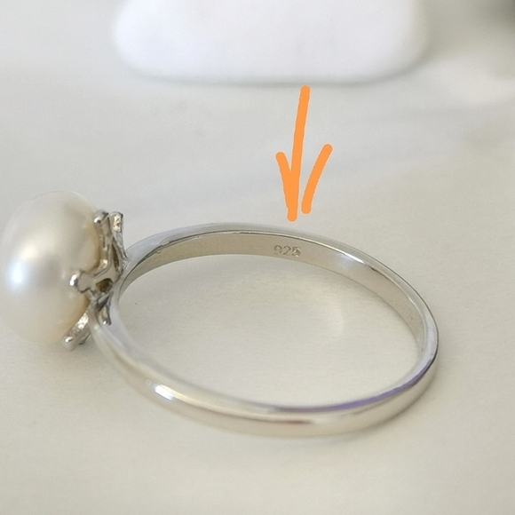 White freshwater pearl ring starfish setting in Sterling Silver - Picture 3 of 5